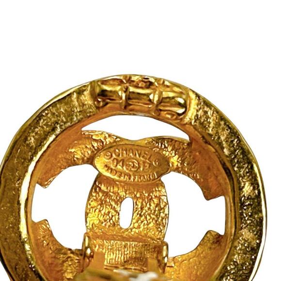 CHANEL Vintage Gold Logo Earrings - Picture 5 of 6